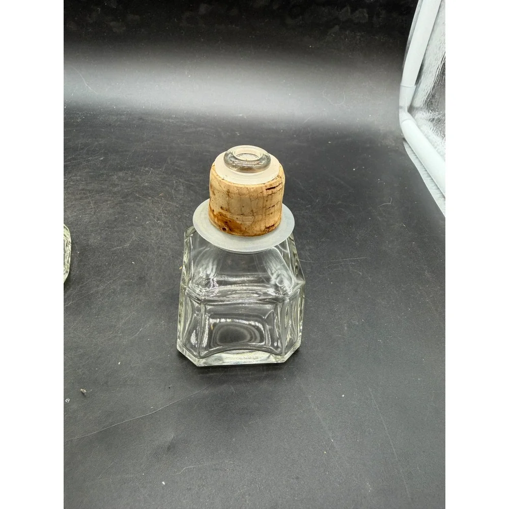 Vintage Walker's DeLuxe Bourbon Whiskey Glass Decanter Bottle 8 Year Aged Empty